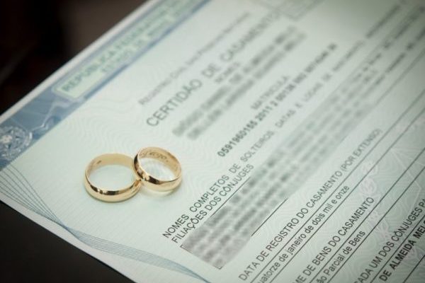 Clipping – UOL - Sim, eu aceito: nº de casamentos desaba, mas cerimônia online garante união