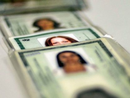 Ofício-Circular nº 107/2025 trata da possibilidade de utilização de documentos de identificação com prazo de validade expirado para a prática de atos registrais e notariais