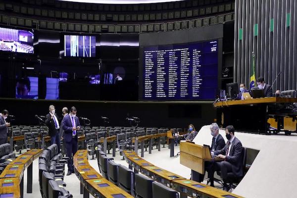 Clipping – UOL - Sem acordo, votação de MP que decide futuro da LGPD é adiada para quinta