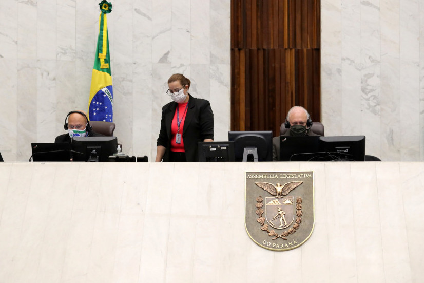 AL/PR - Deputados aprovam a criação de Comissão Especial para analisar projetos das taxas de cartório