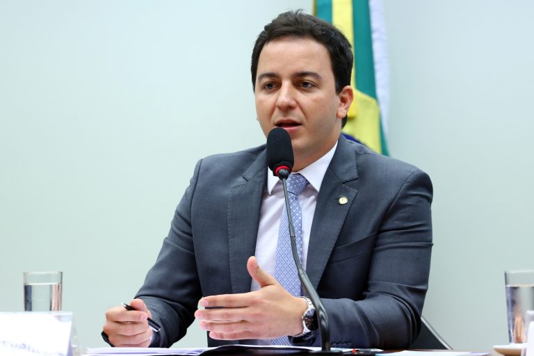 Câmara dos Deputados - Projeto proíbe concessão de crédito rural para condenados por queimadas