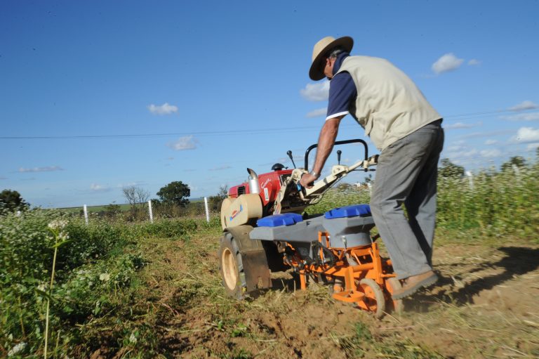 Câmara dos Deputados - Proposta prevê benefício a agricultores rurais em caso de pandemia