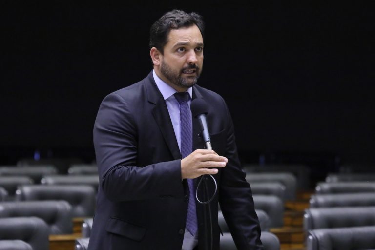 Câmara - Proposta prevê que pensão alimentícia será paga até os 21 anos do filho