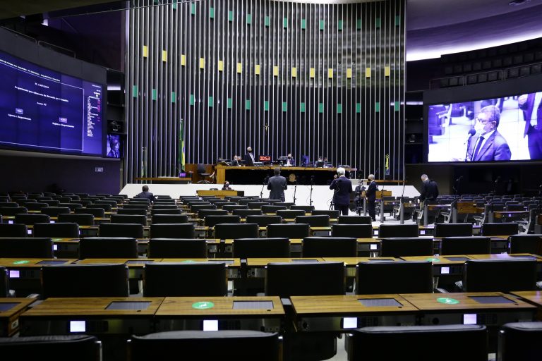 Câmara dos Deputados - Câmara aprova aumento de recursos para fundo que garante empréstimo a pequenos negócios