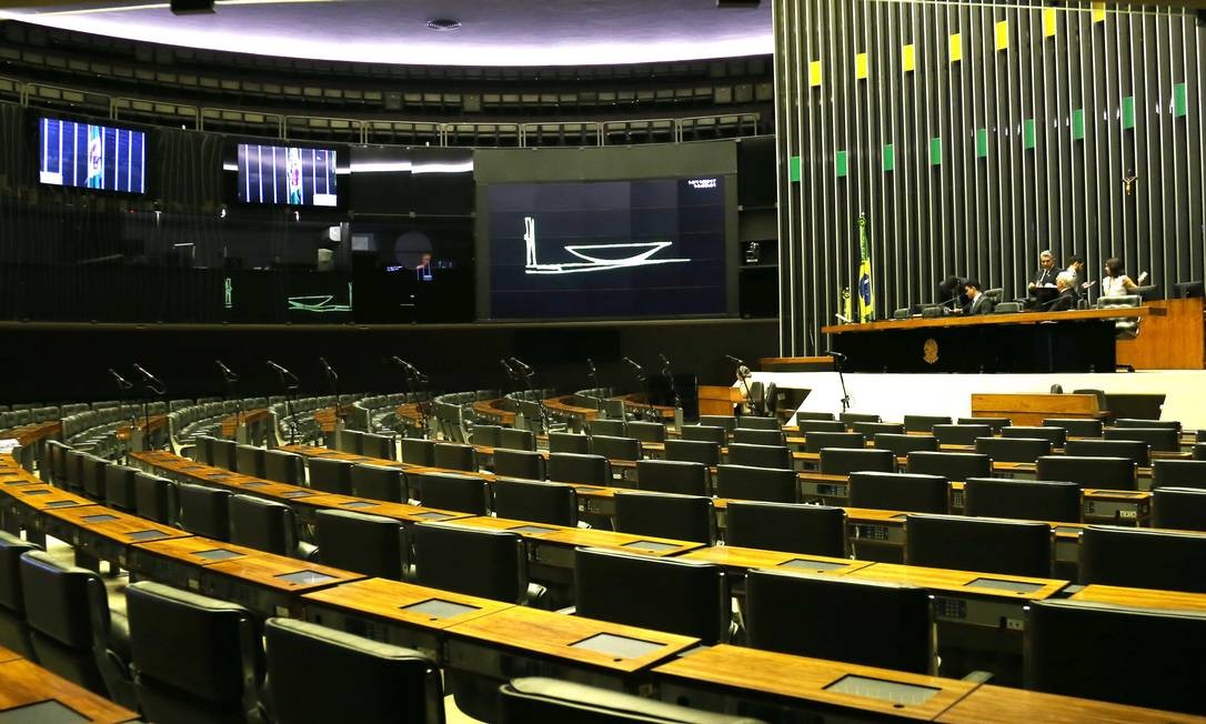Câmara - Proposta cria campanha pública para orientar idosos sobre serviços financeiros e prevenção a abusos
