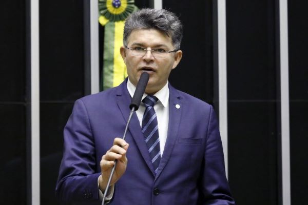 Câmara dos Deputados - Projeto isenta de ITR imóveis rurais com brigada de incêndio