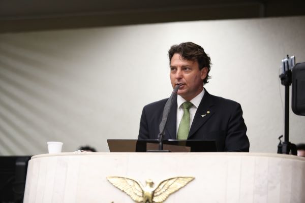 AL/PR - Assembleia instala a Frente Parlamentar em Defesa da Regularização Fundiária