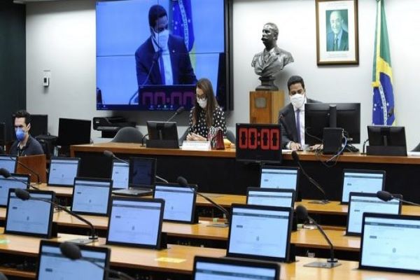 Câmara dos Deputados - Frente parlamentar discute nesta quinta-feira venda de terras rurais para estrangeiros