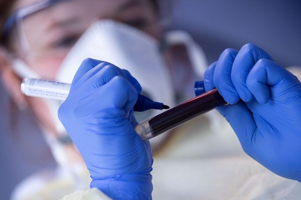Tribuna PR - Pandemia faz diferença entre nascimentos e mortes no Paraná atingir redução histórica