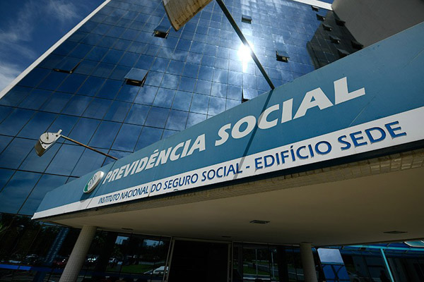 STJ - Crédito por benefício recebido indevidamente por segurado do INSS só é inscrito em dívida ativa após lei autorizativa
