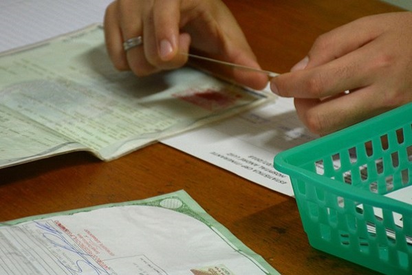É juridicamente possível o reconhecimento de parentesco socioafetivo entre irmãos, mesmo após a morte de um deles