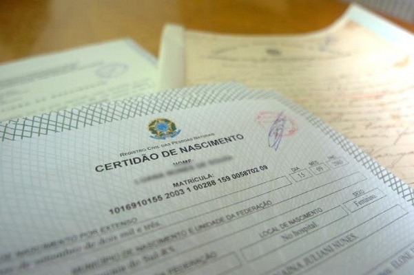 Tradução de certidão de nascimento em até 12 horas