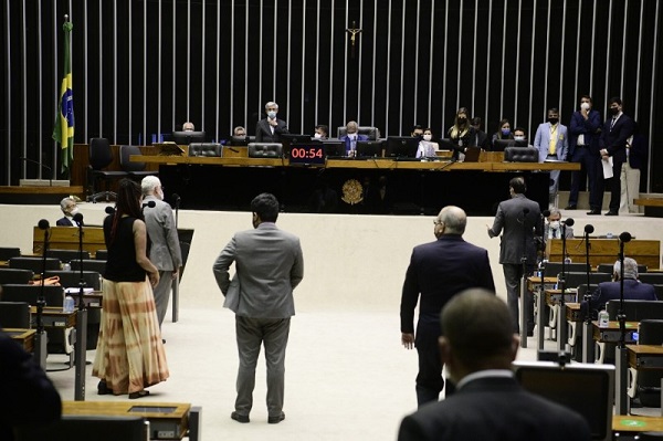 Senado Federal - Comissão do Meio Ambiente aprova audiências públicas sobre regulamentação fundiária e licenciamento ambiental