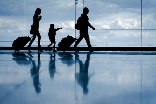 Seus filhos vão viajar sozinhos nestas férias? A gente traz algumas dicas preciosas para você não ter dor de cabeça