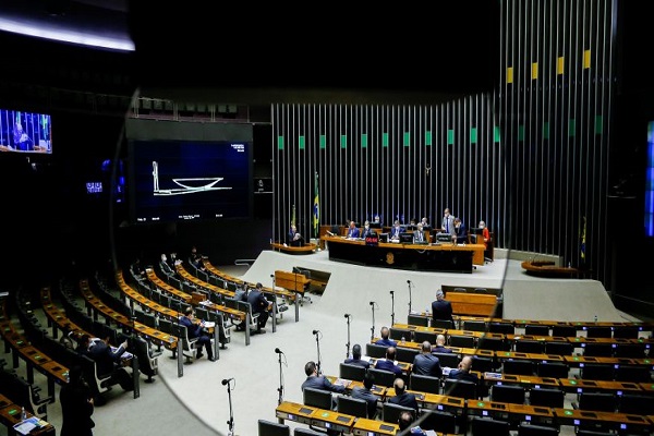 Câmara aprova em dois turnos PEC que retira propriedade exclusiva da União sobre terrenos de marinha