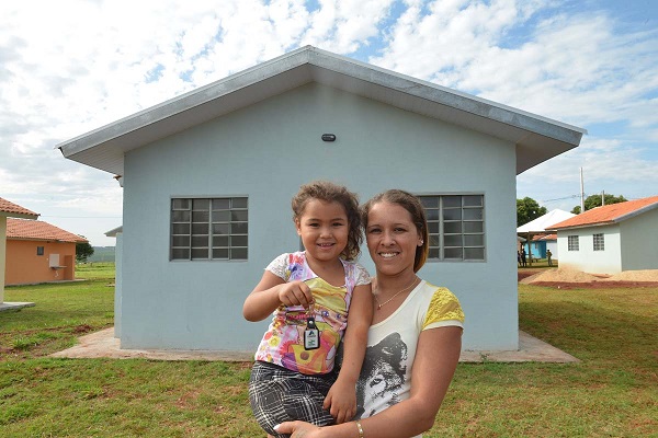 Com legislação moderna, Paraná prioriza mulheres em projetos habitacionais