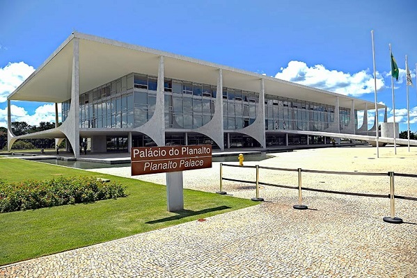 Senado  - Criação de documento de identidade para funcionários de cartórios é vetada