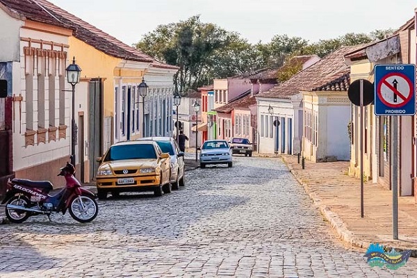 Governador entrega títulos de propriedade a 254 famílias e confirma investimentos na Lapa