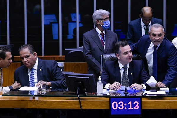 Confirmada criação de documento de identidade para funcionários de cartórios