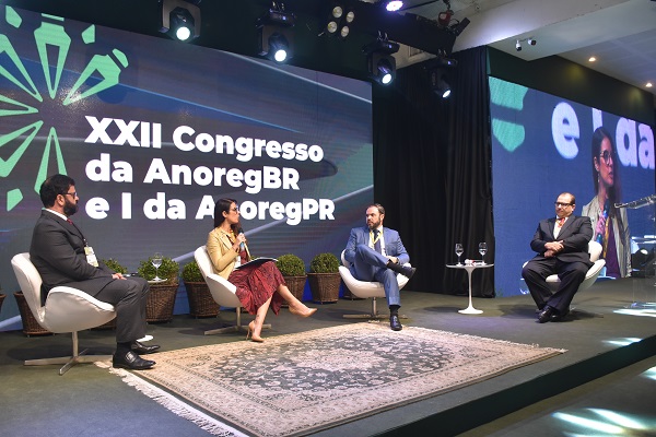 Debate do XXII Congresso da AnoregBR e I da AnoregPR traz reflexões sobre o Registro Civil como Ofício da Cidadania