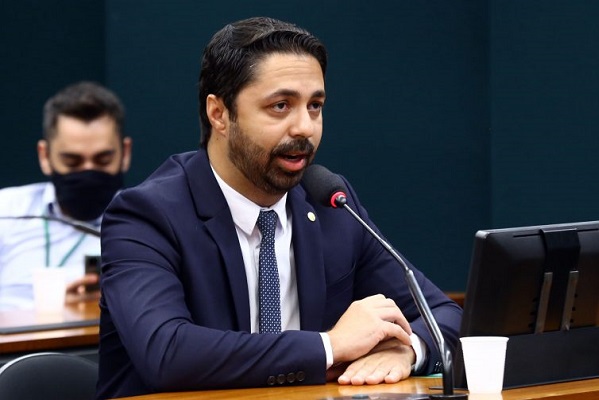 CCJ aprova proposta que proíbe incluir nome de novo cônjuge em registro de divórcio