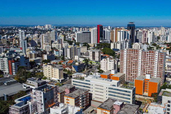 Proporção de moradores em apartamentos quase dobra no Paraná em 12 anos, aponta IBGE