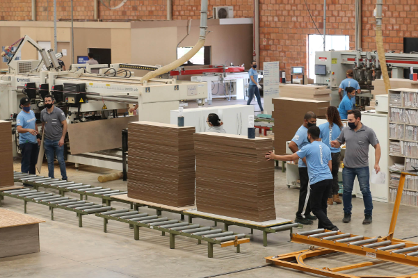 Com 5,9 milhões de pessoas, Paraná chega ao maior número de empregados da história