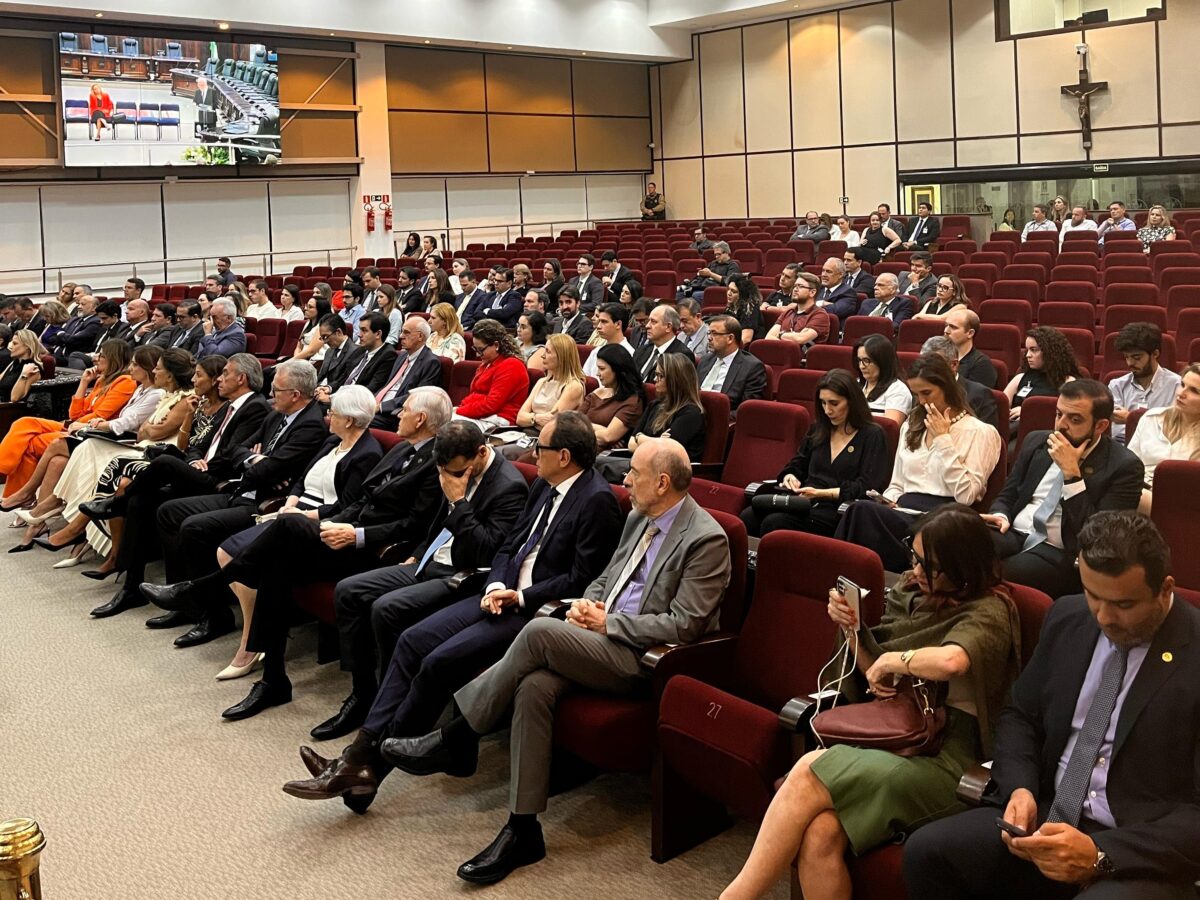 Aula Magna marca o início da Pós-Graduação em Direito Notarial e Registral no Paraná