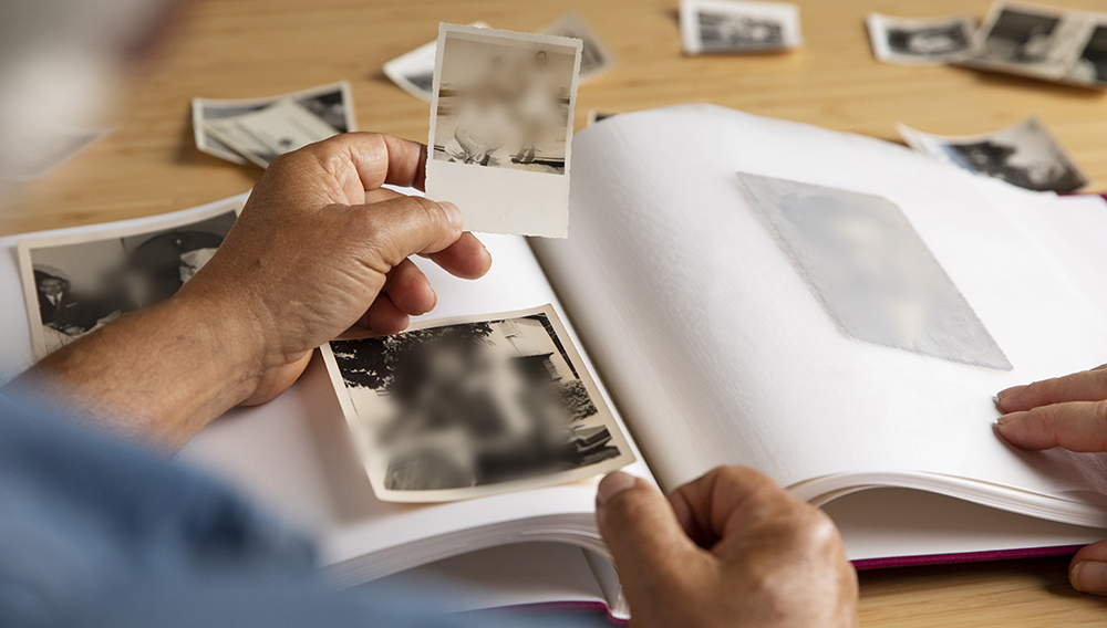 Mulher prova união estável de 20 anos com fotos antigas e registros de noivado