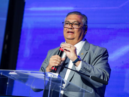 Ministro Flávio Dino defende modelo híbrido dos Cartórios e alerta sobre sobrecarga do Judiciário em palestra magna