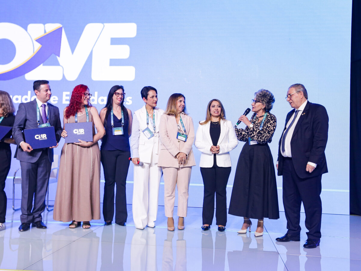 Programa Desenvolve apresenta resultados e lança Circuito Lidera em painel sobre gestão no Congresso da ANOREG/BR