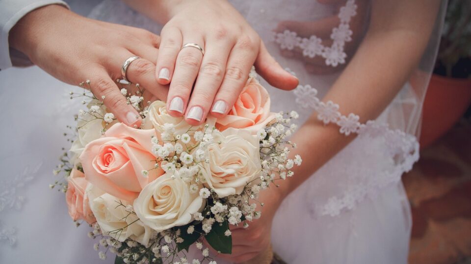 Gazeta do Povo - Cresce número de mulheres que mantêm nome de solteira e rejeitam sobrenome dos maridos