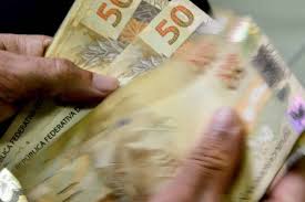 CBN – Curitiba - Ao menos 35% dos paranaenses acumularam dívidas em 2025, segundo números de Cartórios de Protesto