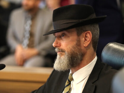 Projeto de lei visa garantir certidões de registro civil e de imóveis em braile para pessoas com deficiência visual