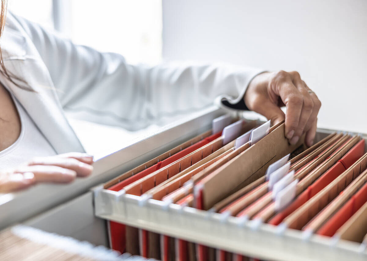 Contrato de gaveta na compra e venda de imóveis: brasileiros ainda caem nessa armadilha que a Caixa considera ilegal, com risco de leilão, perda total do imóvel e anos de disputa sem escritura