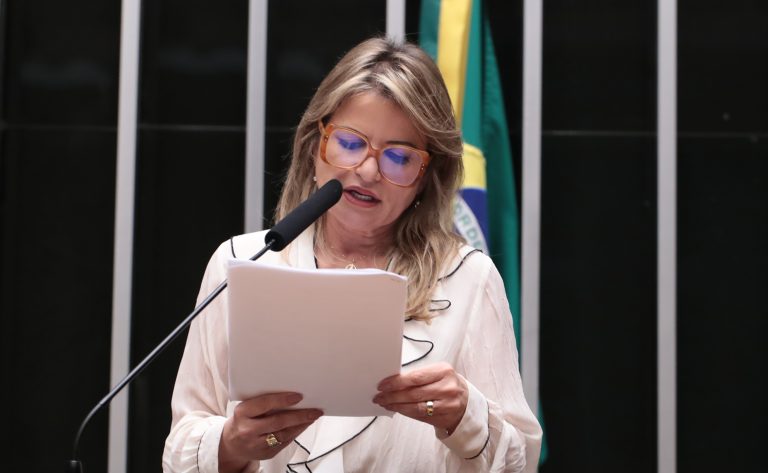 Comissão aprova programa de combate à violência financeira contra pessoas idosas