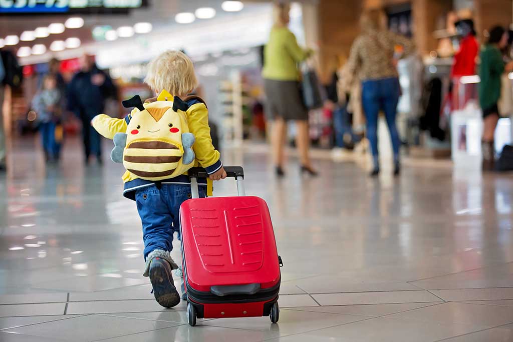 Autorização digital não substitui cartório em viagens de menores