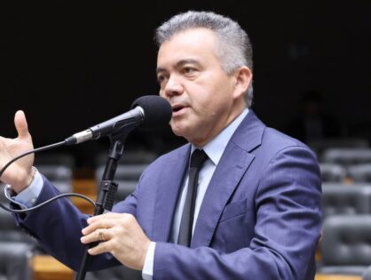 Comissão aprova prazo de cinco dias para cartórios comunicarem registros sem nome do pai
