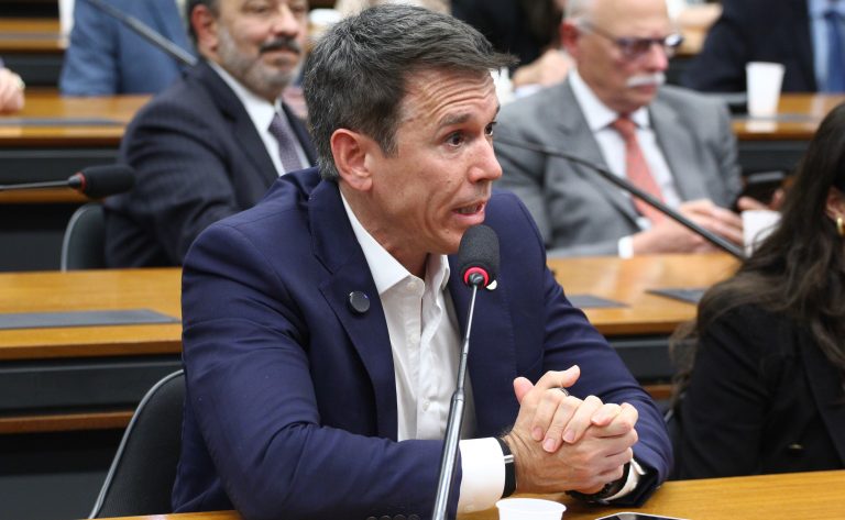 CCJC da Câmara dos Deputados aprova PL que cria sanções para quem tentar interditar idosos de forma abusiva