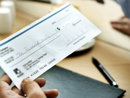 Credor fica 4 anos sem agir, perde direito de cobrar cheque e pagará custas