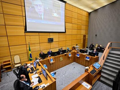 Alteração de paternidade em registro civil de criança exige ação própria e não pode ser feita por acordo