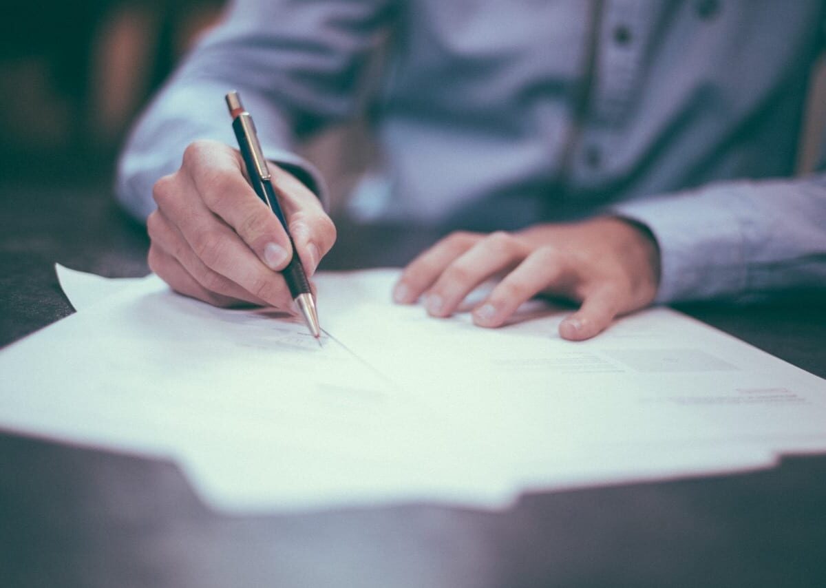 Artigo - Prescrição disciplinar no extrajudicial: A consolidação de um regime prescricional próprio para notários e registradores, a superação da analogia com os servidores públicos e o desafio dos fatos anteriores à nova lei